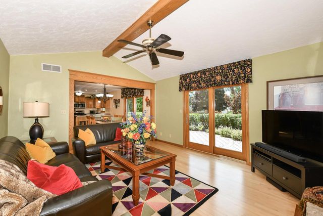 14335 W Meadowshire COURT, New Berlin, WI 53151