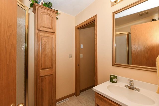 14335 W Meadowshire COURT, New Berlin, WI 53151