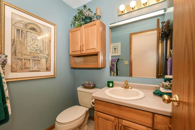 14335 W Meadowshire COURT, New Berlin, WI 53151