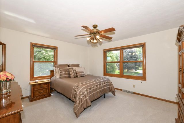 14335 W Meadowshire COURT, New Berlin, WI 53151