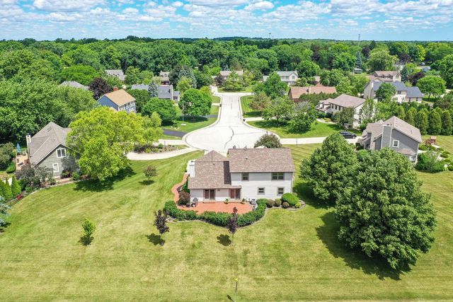 14335 W Meadowshire COURT, New Berlin, WI 53151