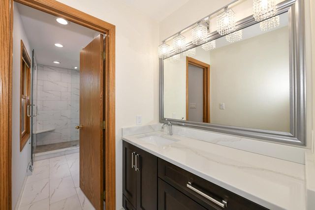 14335 W Meadowshire COURT, New Berlin, WI 53151