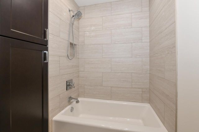 14335 W Meadowshire COURT, New Berlin, WI 53151