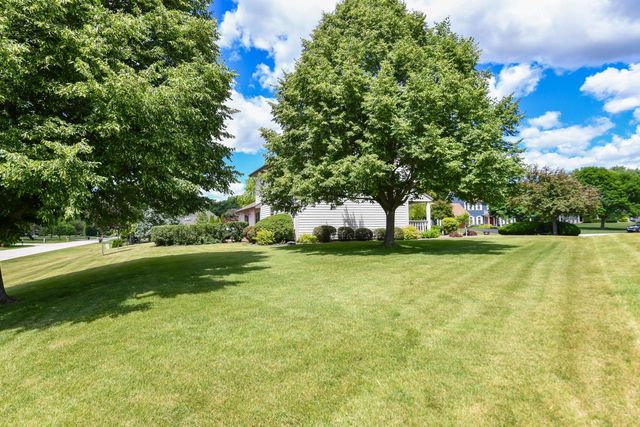 14335 W Meadowshire COURT, New Berlin, WI 53151