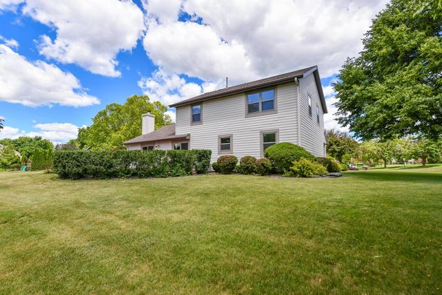14335 W Meadowshire COURT, New Berlin, WI 53151