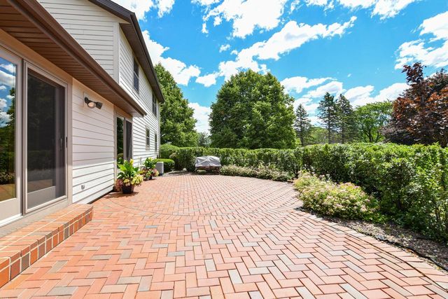 14335 W Meadowshire COURT, New Berlin, WI 53151