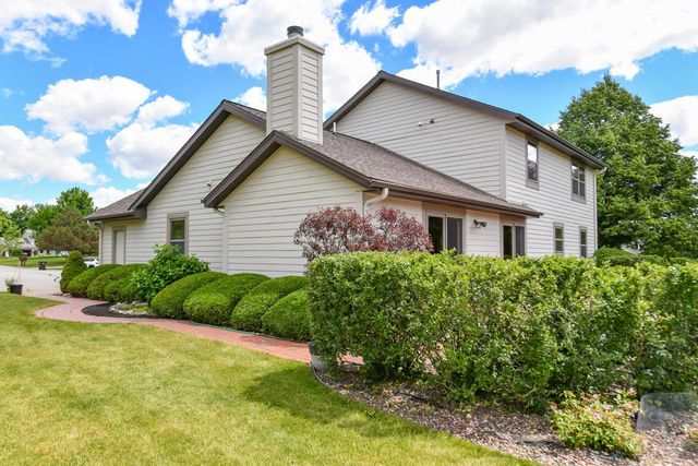 14335 W Meadowshire COURT, New Berlin, WI 53151
