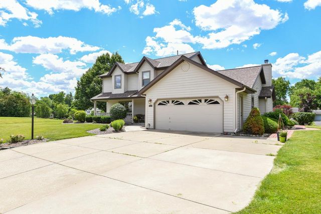 14335 W Meadowshire COURT, New Berlin, WI 53151