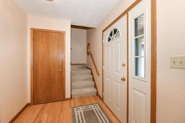 14335 W Meadowshire COURT, New Berlin, WI 53151