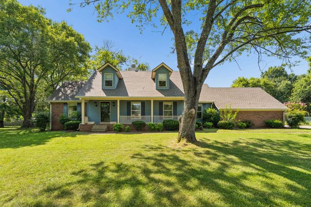 1429 Twin Feather Dr, Murfreesboro, TN 37129