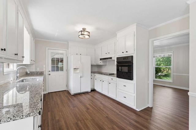 1429 Twin Feather Dr, Murfreesboro, TN 37129