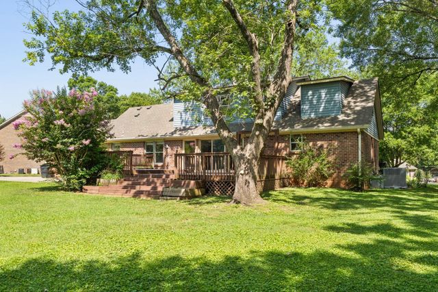 1429 Twin Feather Dr, Murfreesboro, TN 37129