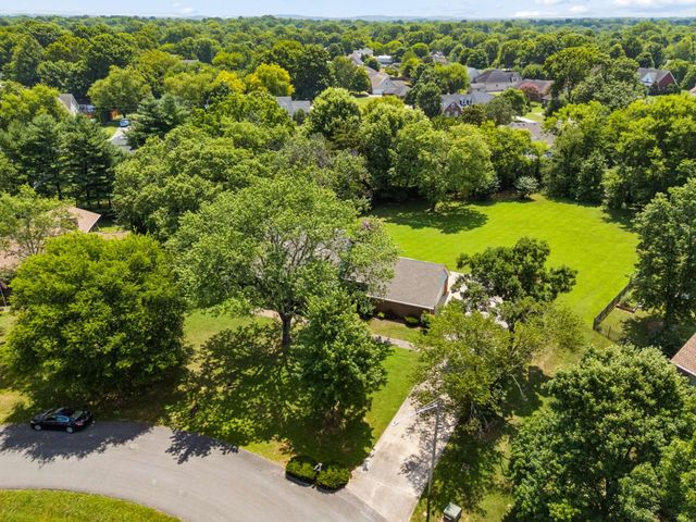 1429 Twin Feather Dr, Murfreesboro, TN 37129