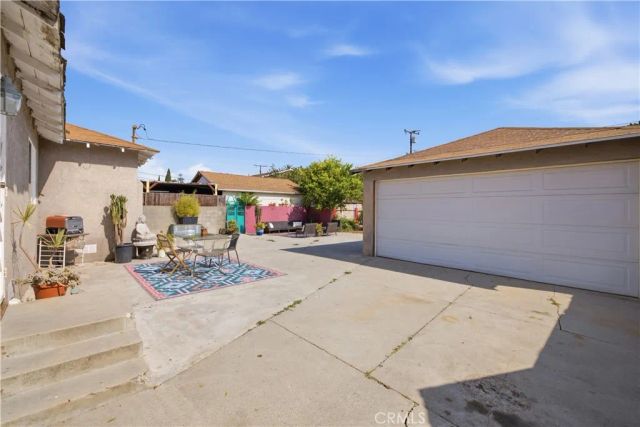 3227 Palm Ave., Lynwood, CA 90262