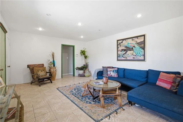 3227 Palm Ave., Lynwood, CA 90262