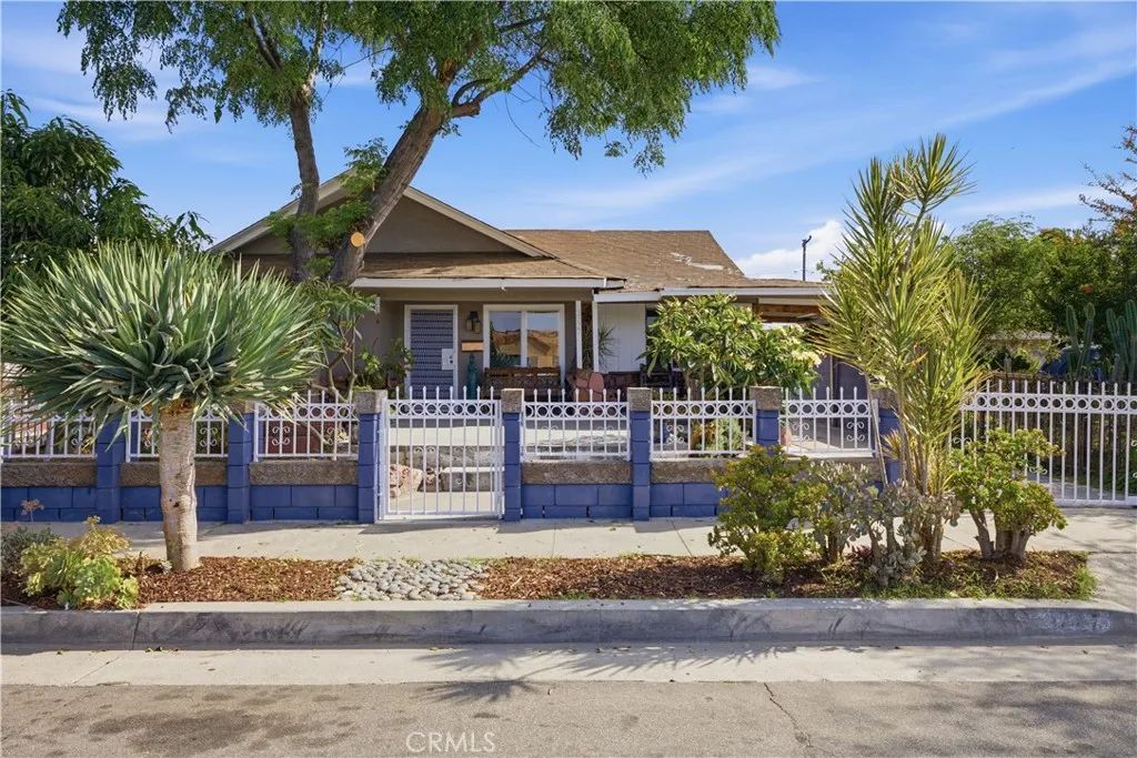 3227 Palm Ave., Lynwood, CA 90262