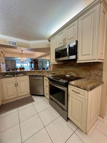 23249 Barwood Lane 402, Boca Raton, FL 33428