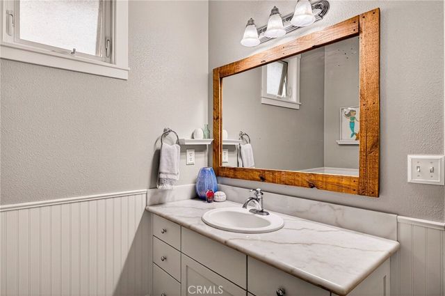 2509 England, Chico, CA 95928