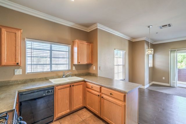 3920 LEGEND HILLS Street 202, Las Vegas, NV 89129