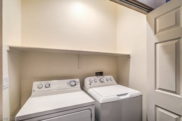3920 LEGEND HILLS Street 202, Las Vegas, NV 89129