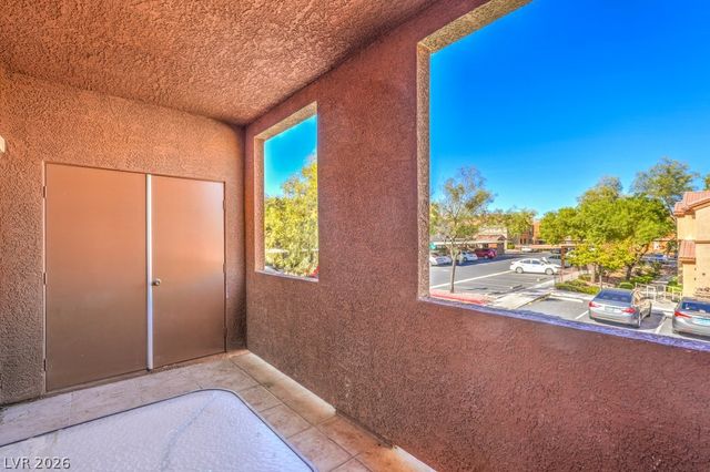 3920 LEGEND HILLS Street 202, Las Vegas, NV 89129