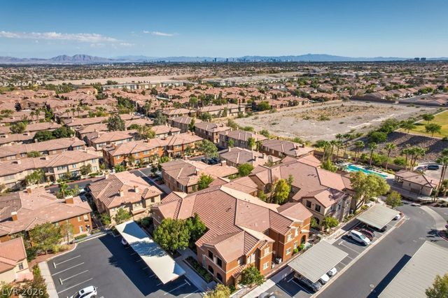 3920 LEGEND HILLS Street 202, Las Vegas, NV 89129