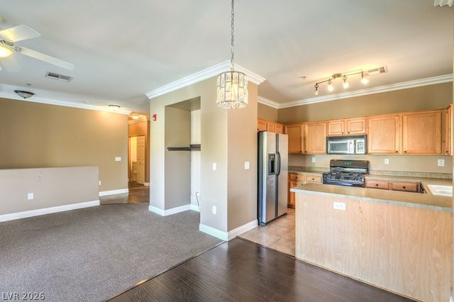 3920 LEGEND HILLS Street 202, Las Vegas, NV 89129