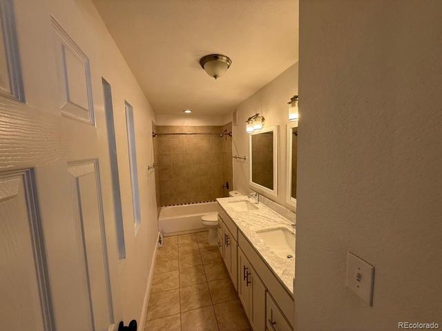 895 S Garrison St, Lakewood, CO 80226