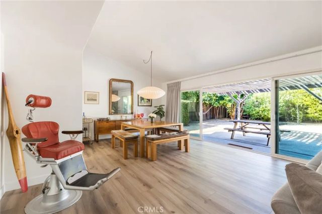 22429 Bessemer Street, Woodland Hills, CA 91367