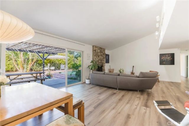 22429 Bessemer Street, Woodland Hills, CA 91367
