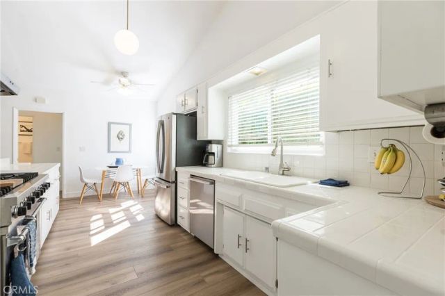 22429 Bessemer Street, Woodland Hills, CA 91367