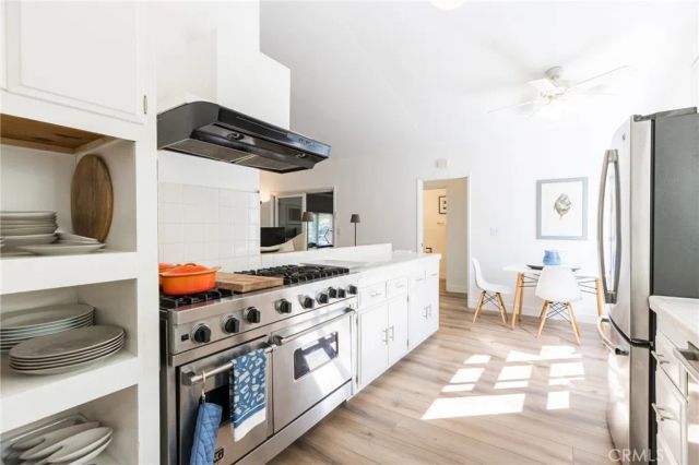 22429 Bessemer Street, Woodland Hills, CA 91367