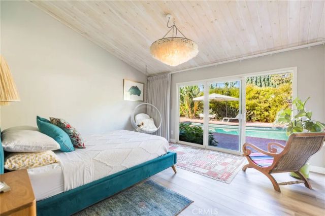 22429 Bessemer Street, Woodland Hills, CA 91367
