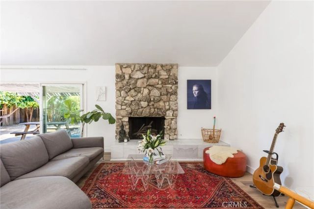 22429 Bessemer Street, Woodland Hills, CA 91367