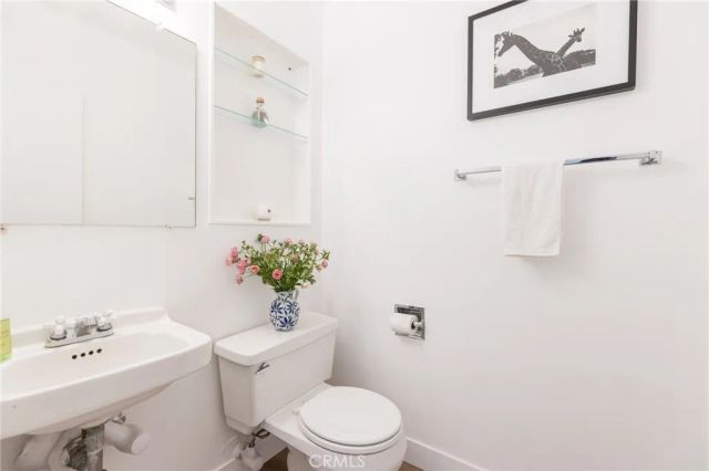 22429 Bessemer Street, Woodland Hills, CA 91367