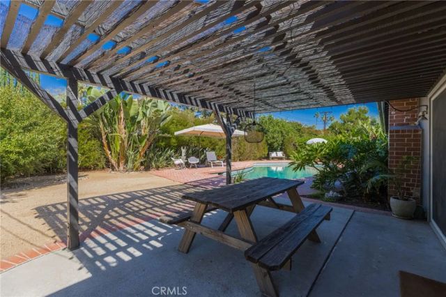 22429 Bessemer Street, Woodland Hills, CA 91367