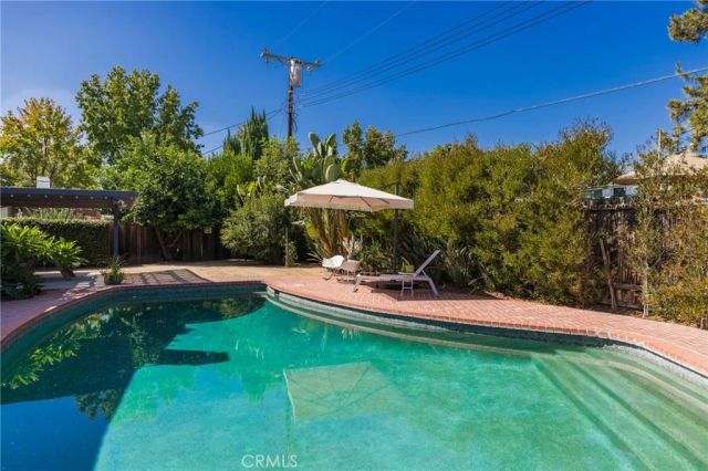 22429 Bessemer Street, Woodland Hills, CA 91367