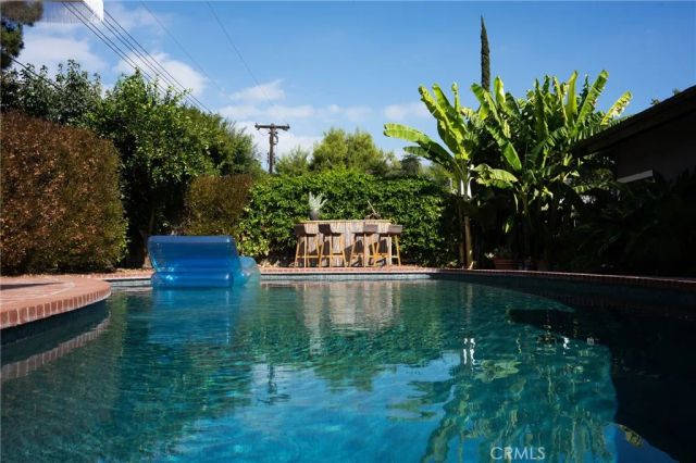 22429 Bessemer Street, Woodland Hills, CA 91367