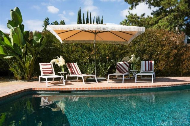 22429 Bessemer Street, Woodland Hills, CA 91367