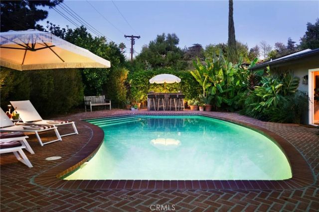 22429 Bessemer Street, Woodland Hills, CA 91367