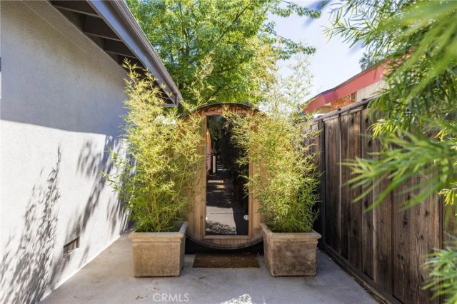 22429 Bessemer Street, Woodland Hills, CA 91367