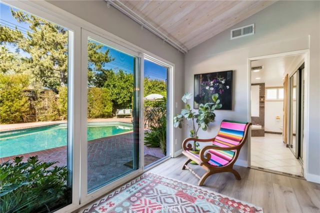22429 Bessemer Street, Woodland Hills, CA 91367