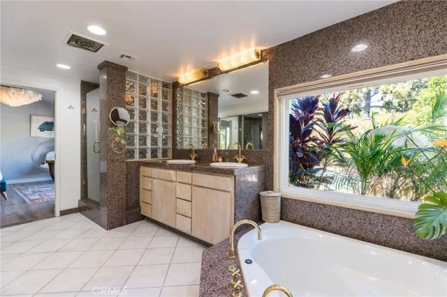 22429 Bessemer Street, Woodland Hills, CA 91367