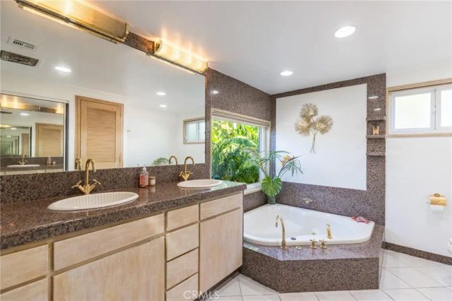 22429 Bessemer Street, Woodland Hills, CA 91367