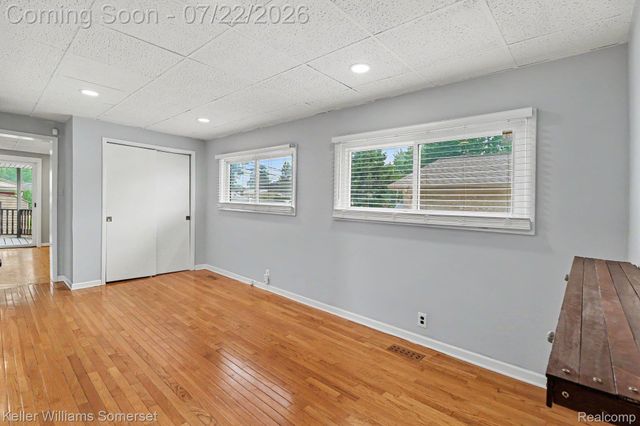 69 E Annabelle Avenue, Hazel Park, MI 48030