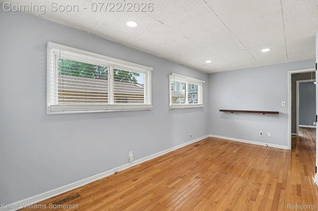 69 E Annabelle Avenue, Hazel Park, MI 48030