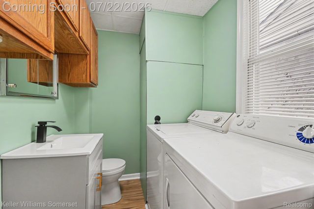 69 E Annabelle Avenue, Hazel Park, MI 48030