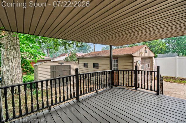 69 E Annabelle Avenue, Hazel Park, MI 48030