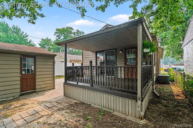 69 E Annabelle Avenue, Hazel Park, MI 48030