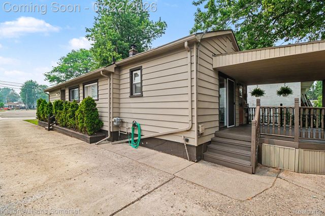 69 E Annabelle Avenue, Hazel Park, MI 48030